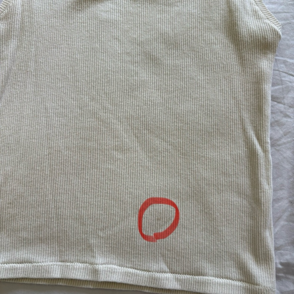 Bundle of 3 SKIMS Tank Tops - Picture 6 of 6